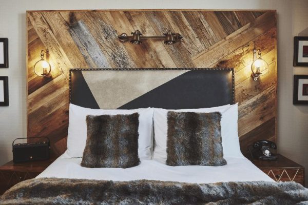Wee Cosy Room King Size Bed With Fur Throw